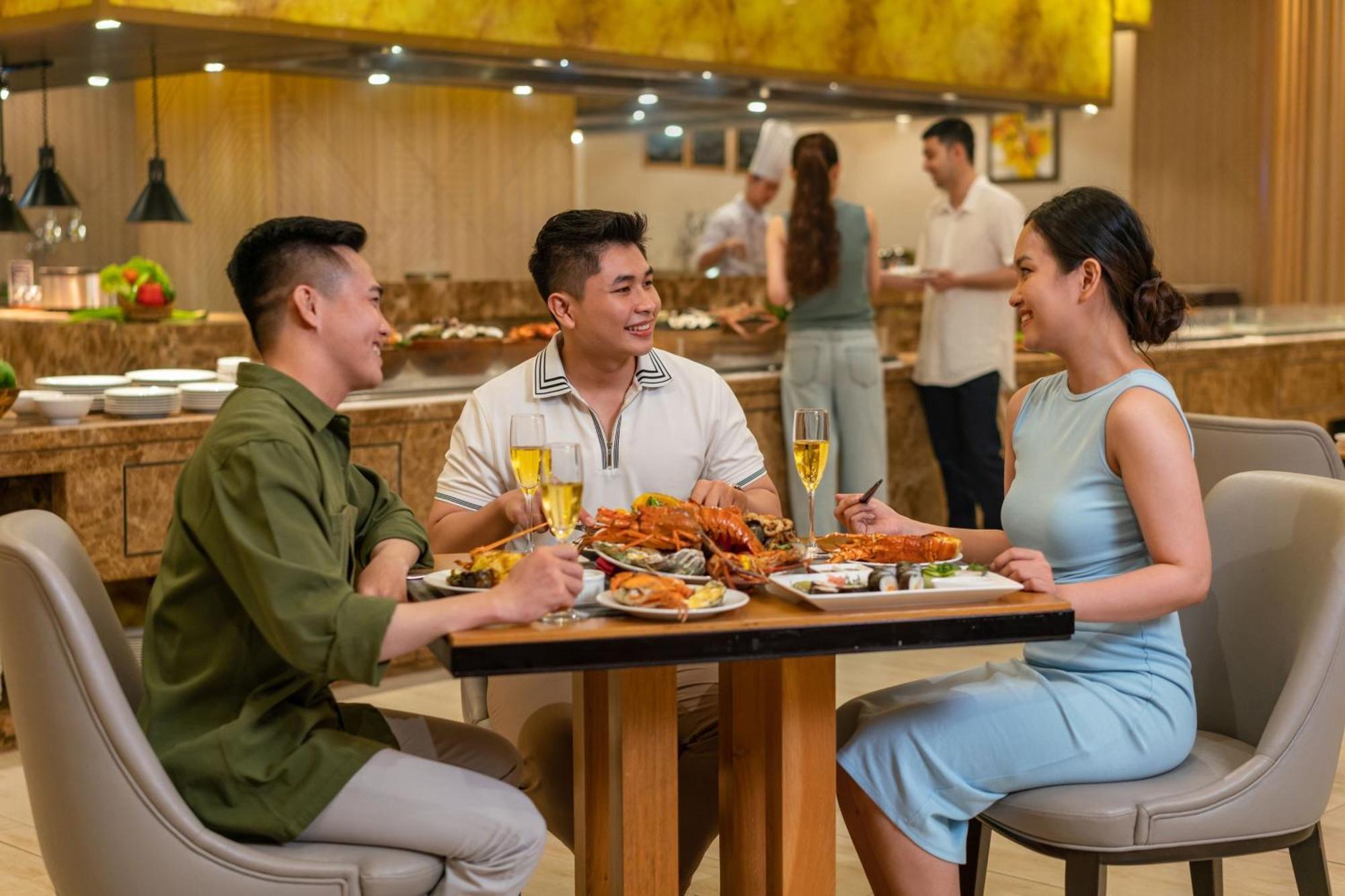 빈펄 호텔 껀터 외부 사진 A restaurant in Vietnam