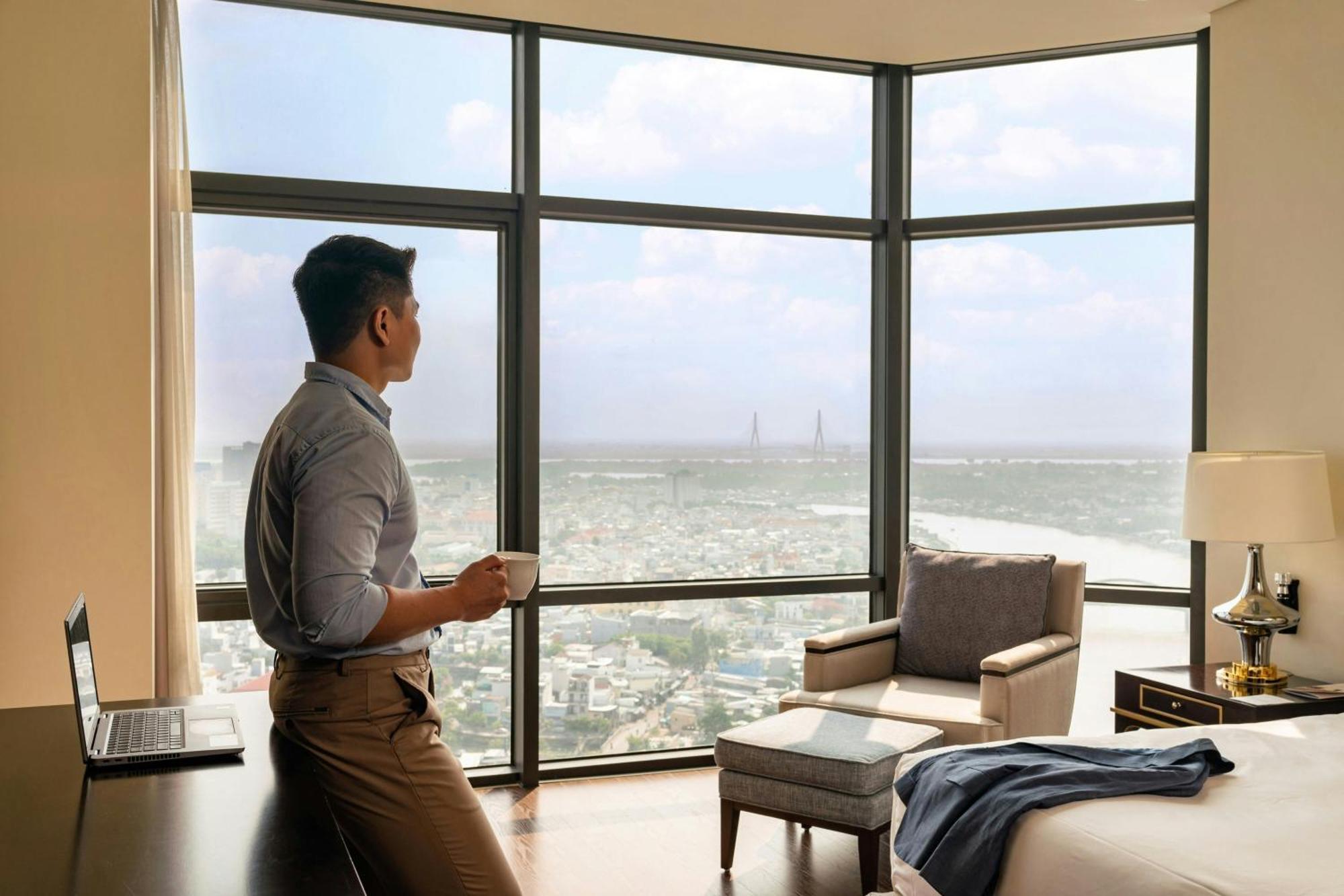 빈펄 호텔 껀터 외부 사진 A view from a suite at the Ritz-Carlton, Dubai